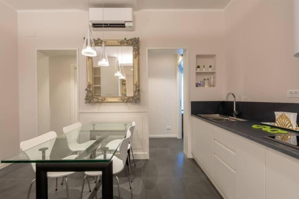 Stylish Four Bedrooms Apartment - Florence Center Екстер'єр фото